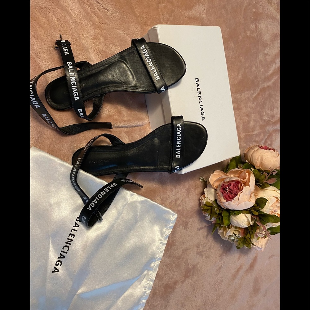 Woman’s sandals 8.5